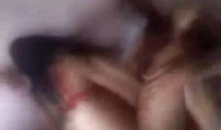 Gallo negro en la cueva de placer húmedo de Nikki Phoenix