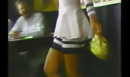 Mujer afilada obtiene las grandes tetas vollgespritzt