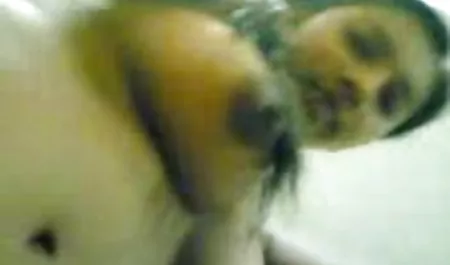 Puta morena follada duro en sus agujeros