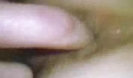 Nena joven chupa mal conductor de taxi POV los huevos
