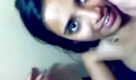 Lesbianas húmedas tienen sexo caliente