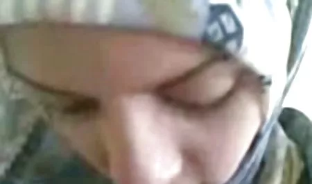 Adolescentes suecos inocentes lamiendo sus coños afuera