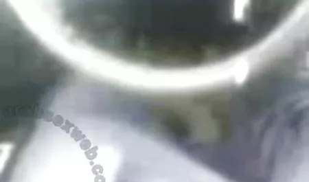 Polla negra folla a una rubia engrasada engrasada milf