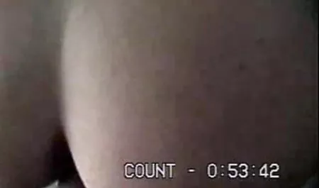 Nena caliente se divierte con el vibrador.