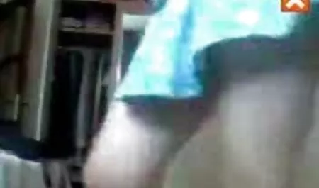Bonita adolescente follada por su padrastro negro