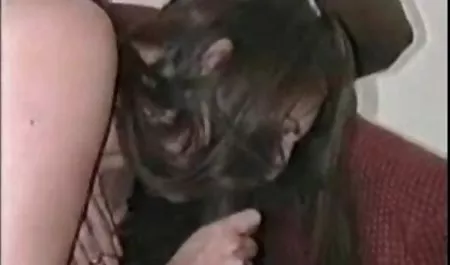 Gorda amateur le da una mamada a su novio