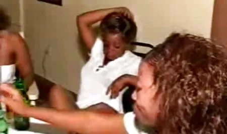 Annika Albrite se encuentra con una gigantesca polla negra