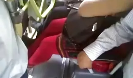 Milf se siente como un adolescente mientras golpea