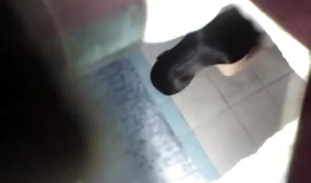 Cola profunda en el trasero del vecino.