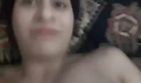 Ava Alvares deja follar las bragas