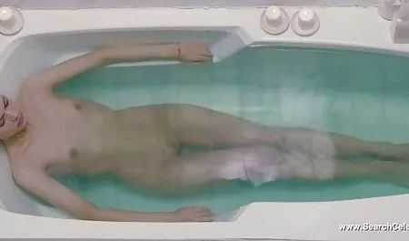 Cuatro putas alemanas esperan una ducha de esperma