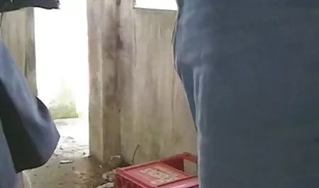 Dedos abuelas con tetas naturales.