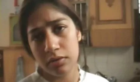 Nena con tope de burbuja aceitosa es cachonda en un viaje duro